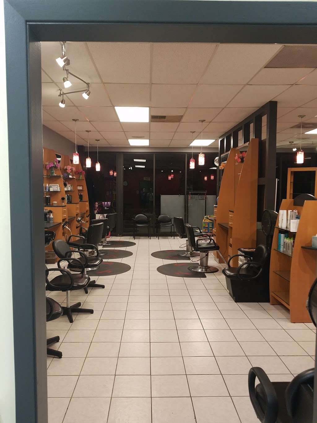 Cutting Edge Salon - Oak Lawn | 9608 S Pulaski Rd, Oak Lawn, IL 60453, USA | Phone: (708) 634-3336