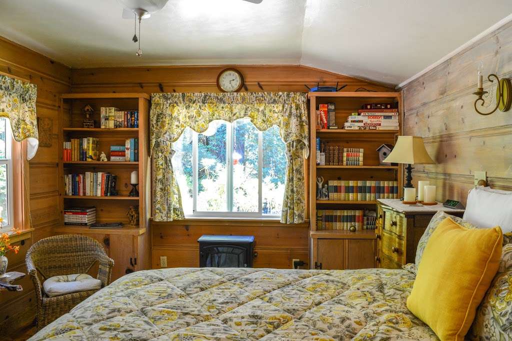 Hummingbird Hill Cottage | 11450 Barnett Valley Rd, Sebastopol, CA 95472, USA | Phone: (707) 971-0230