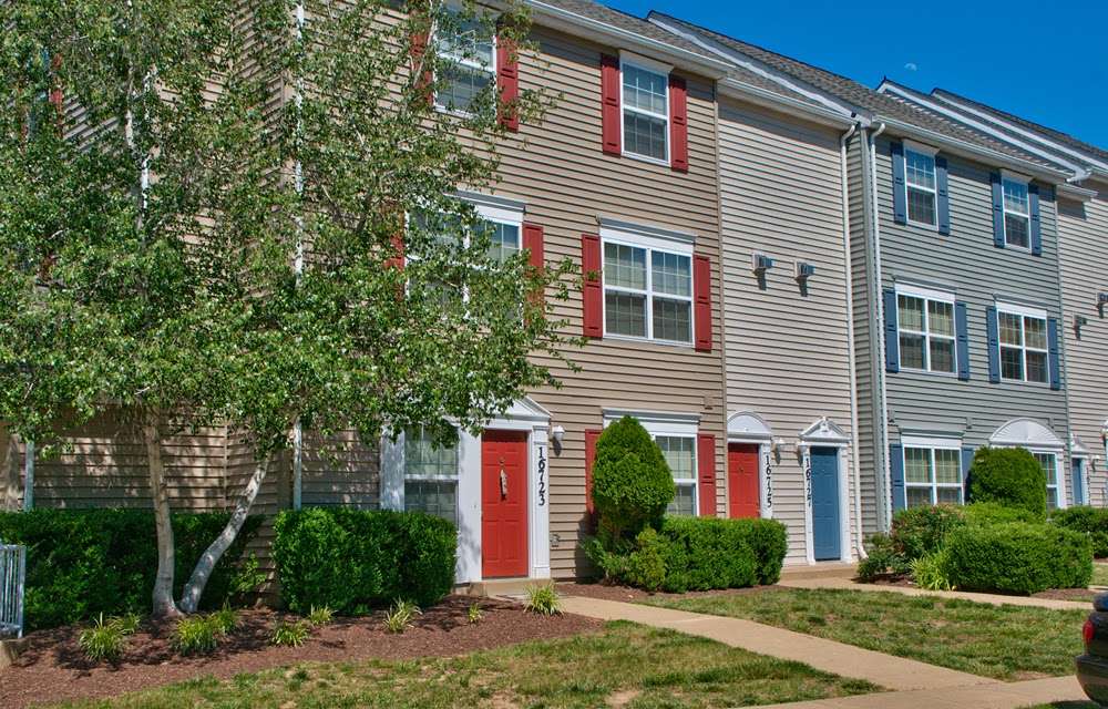 Riverwoods Apartments and Townhomes | 16573 Nanticoke Way, Woodbridge, VA 22191, USA | Phone: (703) 221-5513