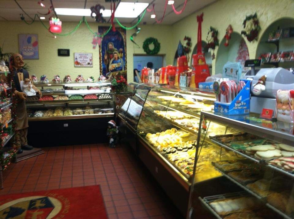 Arthurs Italian Pastry Shop | 509 High St, Medford, MA 02155, USA | Phone: (781) 646-4812