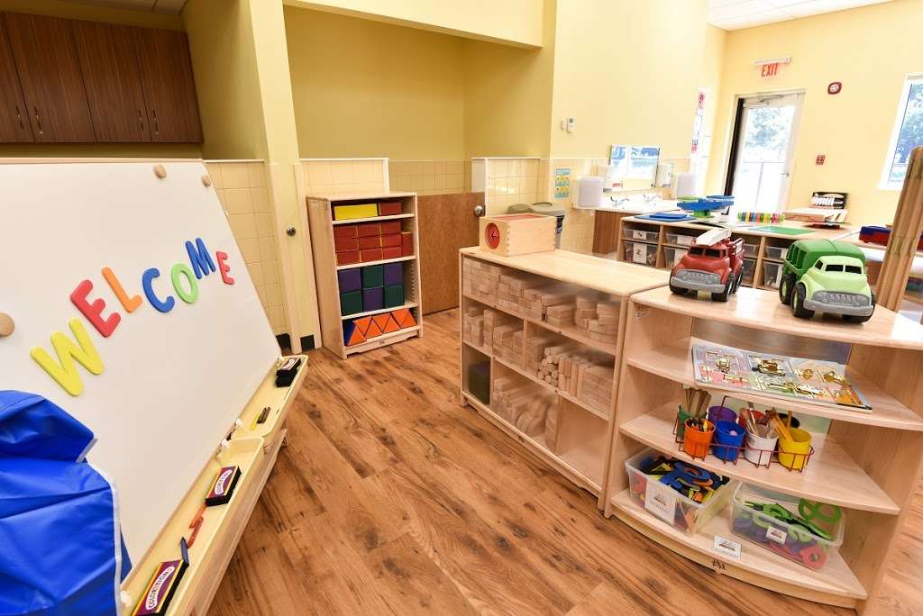 Spring Street KinderCare | 1250 W Spring St, South Elgin, IL 60177 | Phone: (847) 289-5280