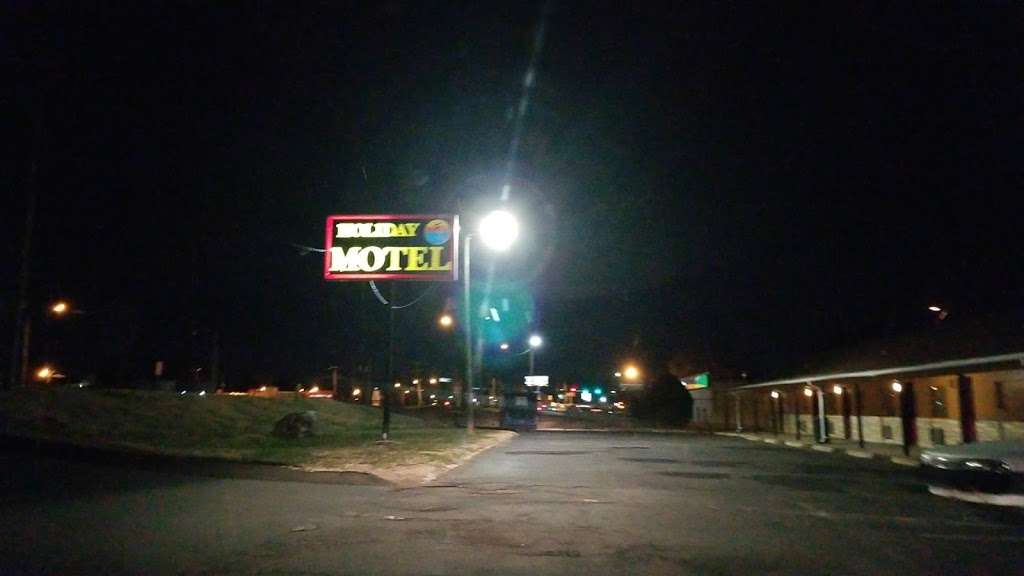 Holiday Motel | 6001 N Tryon St, Charlotte, NC 28213, USA | Phone: (704) 596-7185