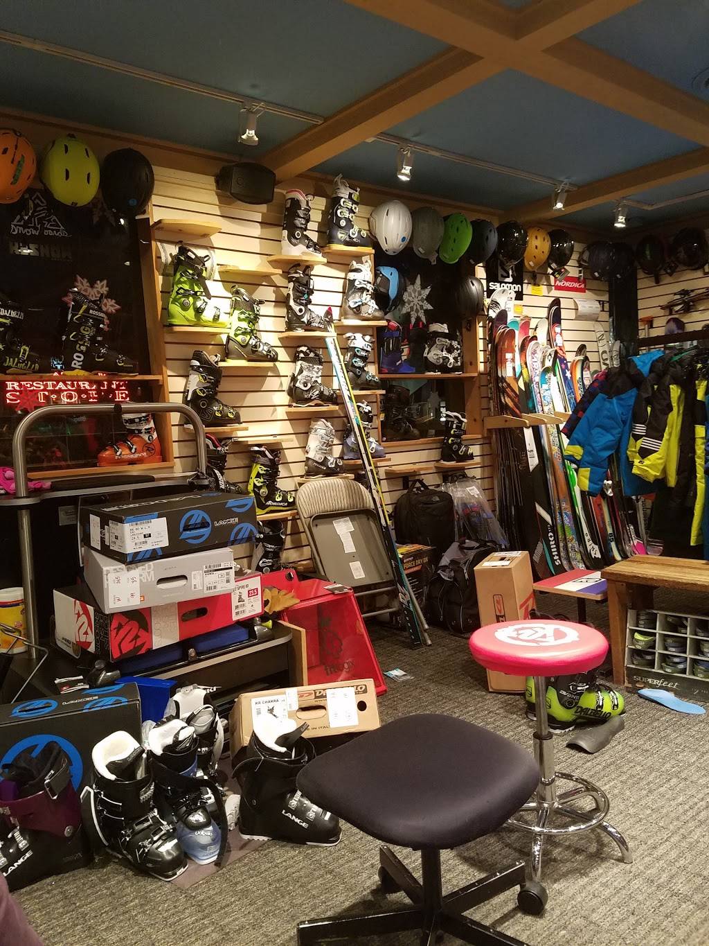 Seattle Ski and Snowboard | 14915 Aurora Ave N, Shoreline, WA 98133, USA | Phone: (206) 548-1000