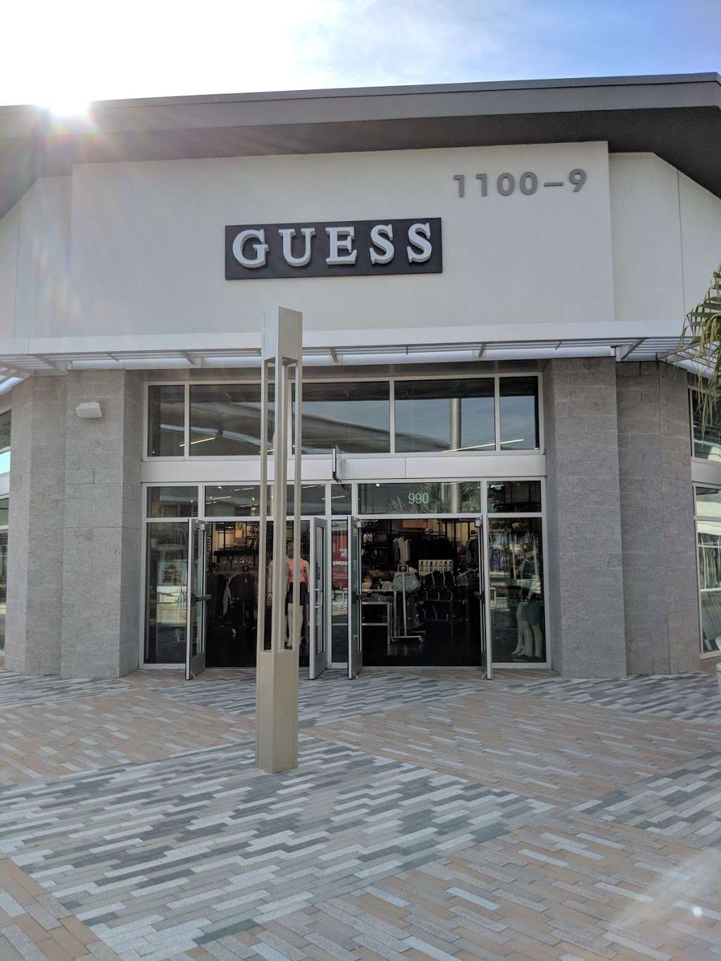 GUESS Factory | 1100 Cornerstone Blvd Suite 990, Daytona Beach, FL 32117, USA | Phone: (386) 506-8086