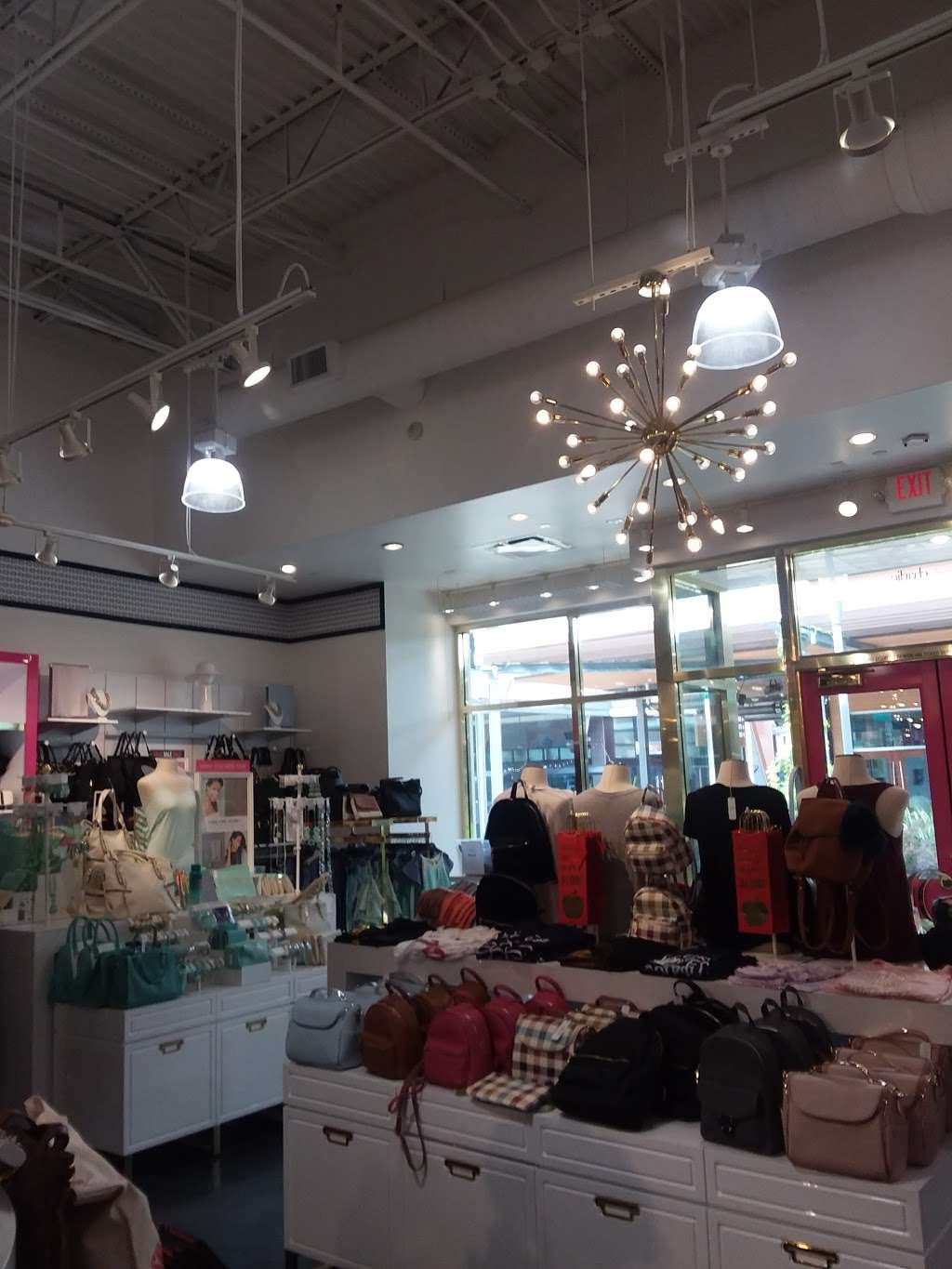 Charming Charlie | 700 Baybrook Mall, Friendswood, TX 77546, USA | Phone: (281) 480-4288