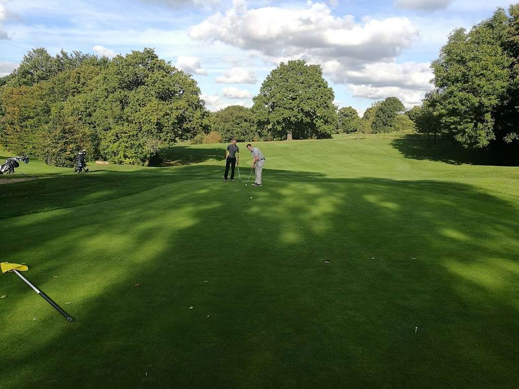 Chigwell Golf Club | Clubhouse, 156 High Rd, Chigwell IG7 5BH, UK | Phone: 020 8500 2059