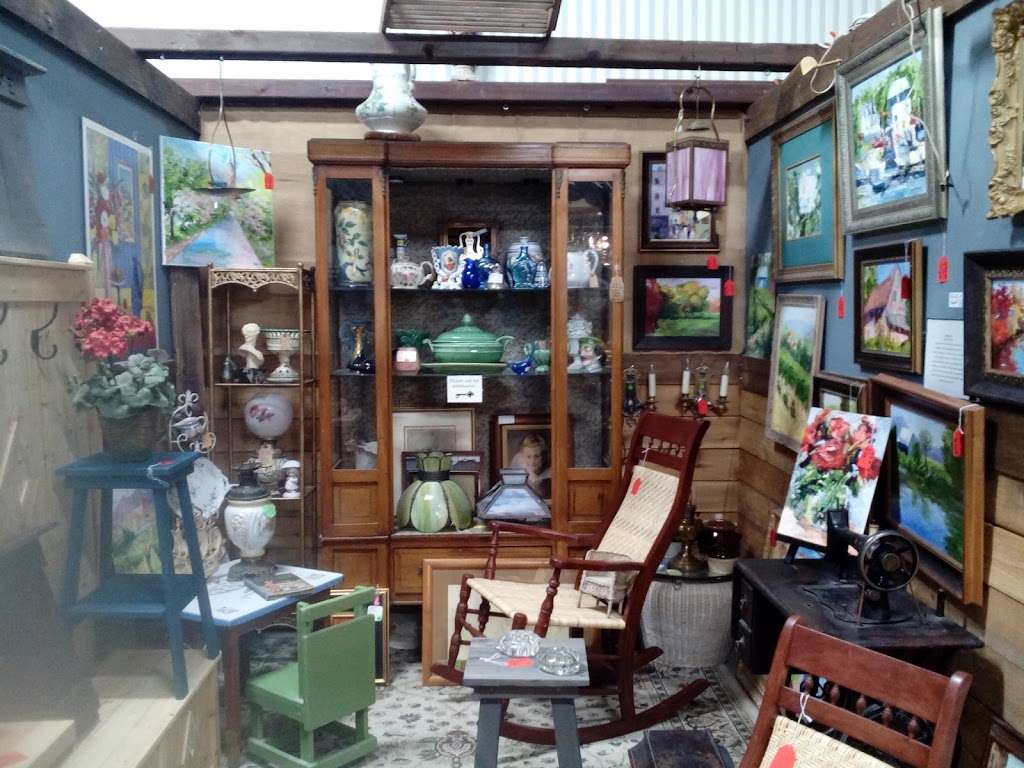 Upscale Junk & Antiques | 23478 US-31, Cicero, IN 46034, USA | Phone: (317) 801-0200