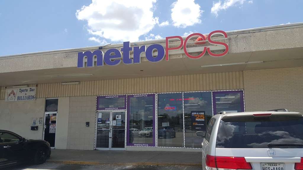 Metro by T-Mobile | 4444 W Illinois Ave Ste 208, Dallas, TX 75211, USA | Phone: (214) 467-7515