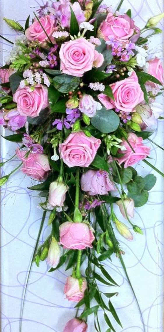 All Seasons Florist | 31 Dene Holm Rd, Northfleet, Gravesend DA11 8LG, UK | Phone: 01474 355007