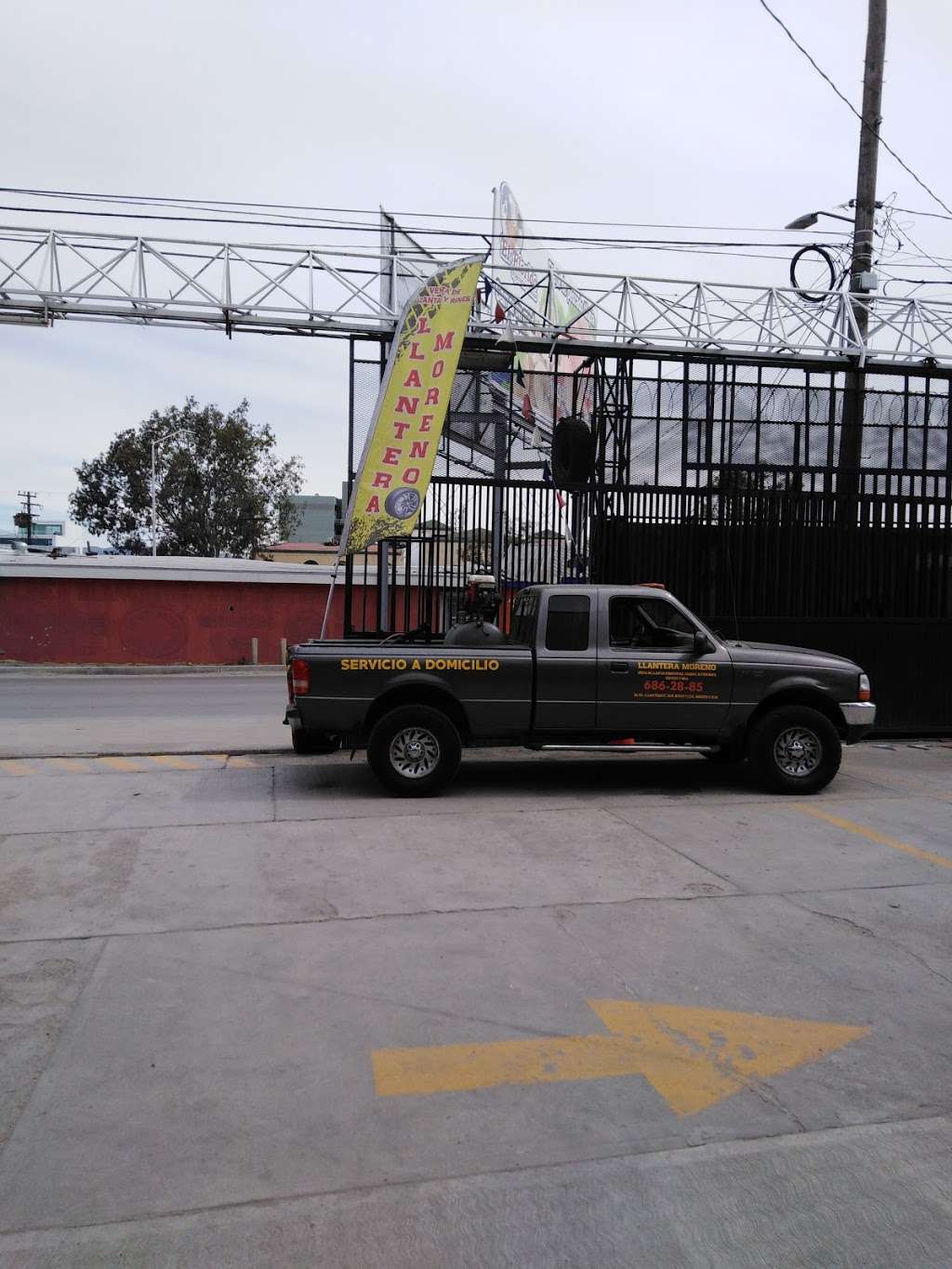 Llantera Moreno | Carretera Transpeninsular, Madero Sur, 22046 Tijuana, B.C., Mexico | Phone: 664 686 2885