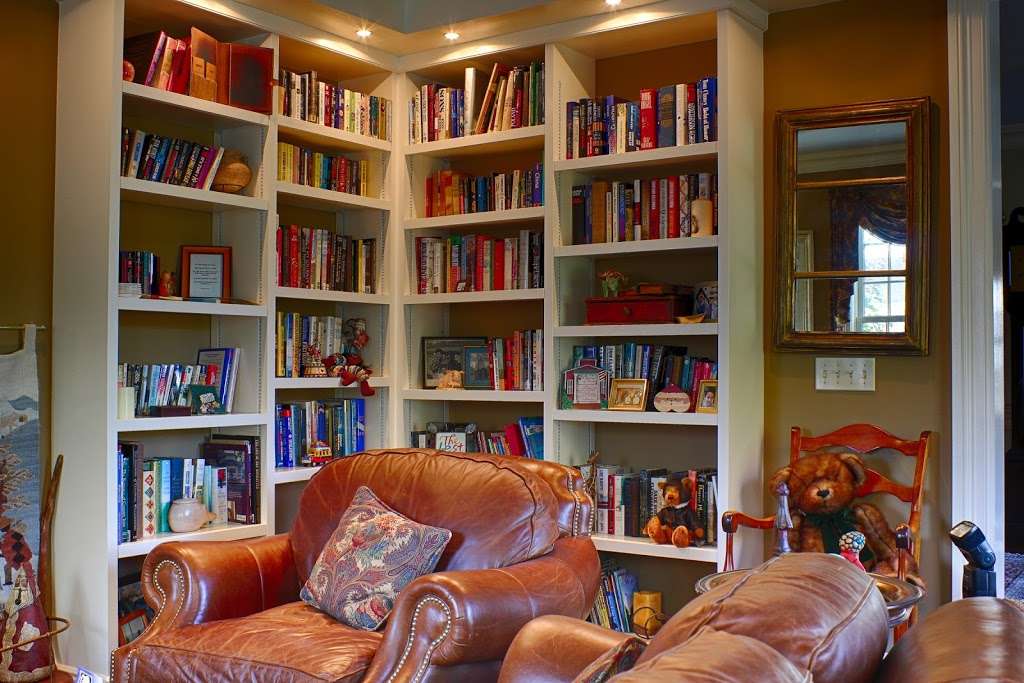 The Dana-Holcombe House | 29 Main St, Newtown, CT 06470, USA | Phone: (203) 426-2000