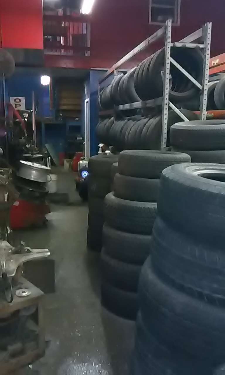 Willys Tire Shop | 2340 S Blue Island Ave, Chicago, IL 60608, USA | Phone: (773) 376-6676