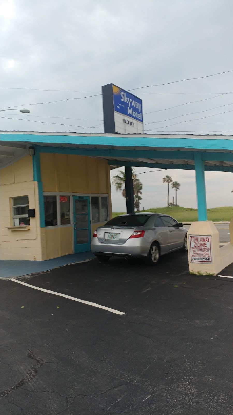 Skyway Motel | 906 S Atlantic Ave, Daytona Beach, FL 32118 | Phone: (386) 252-7377