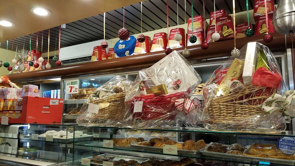 Rimini Bakery | 6822 Bay Pkwy, Brooklyn, NY 11204, USA | Phone: (718) 236-0644