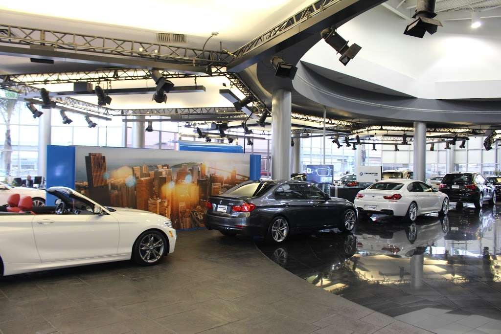 Momentum BMW | 10002 Southwest Fwy, Houston, TX 77074 | Phone: (855) 645-6452