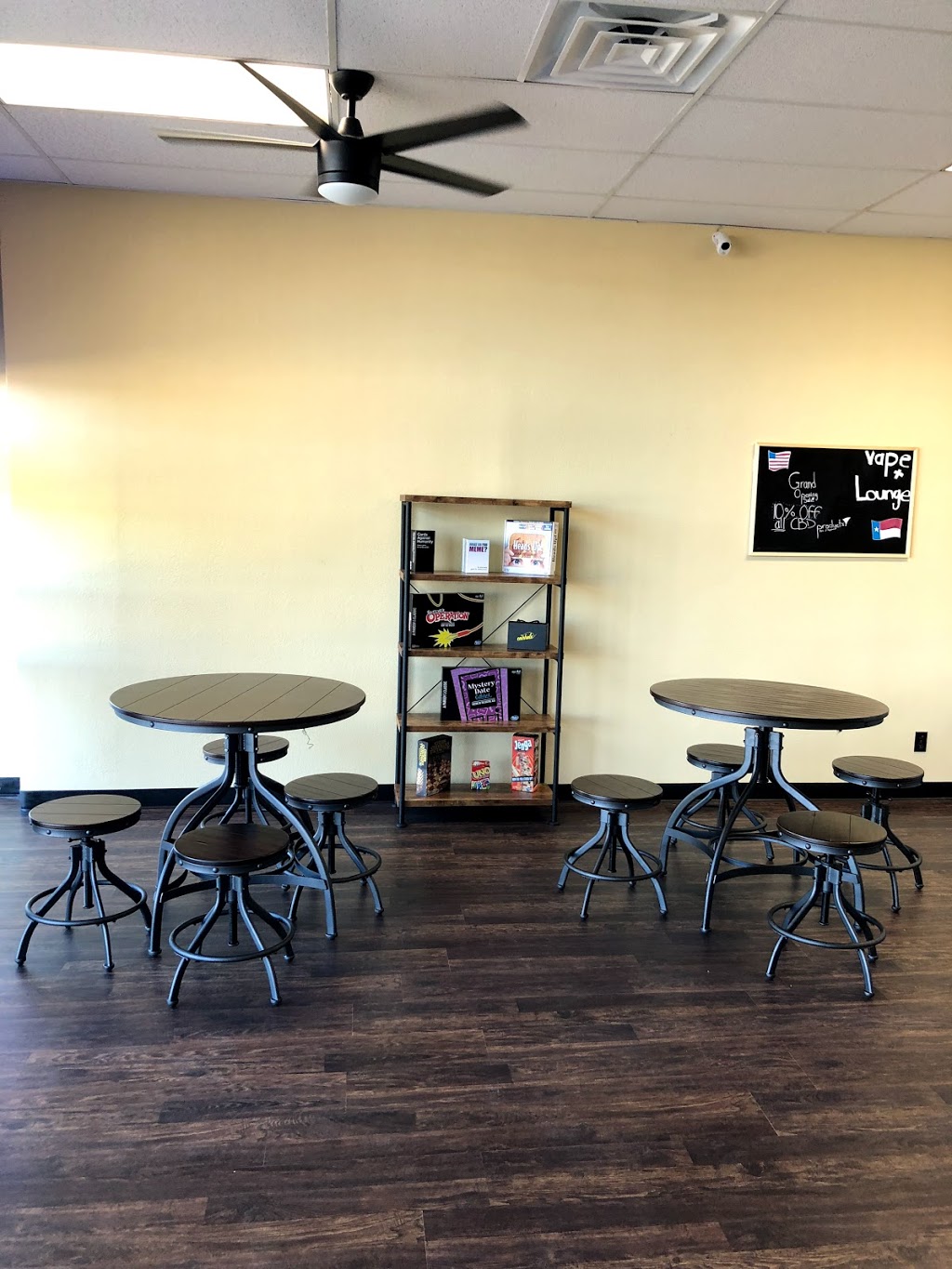 VapeLuxe - Vape Juice, Devices, CBD, Wellness, & More! | 6805 Main St #450, The Colony, TX 75056, USA | Phone: (972) 292-9294