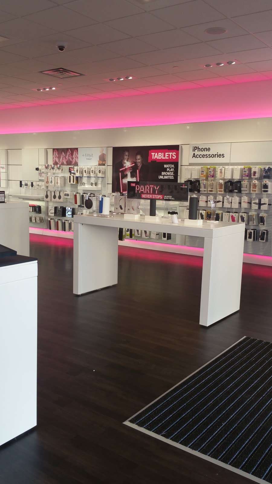 T-Mobile | 1536 N Federal Hwy, Fort Lauderdale, FL 33304, USA | Phone: (954) 666-6384