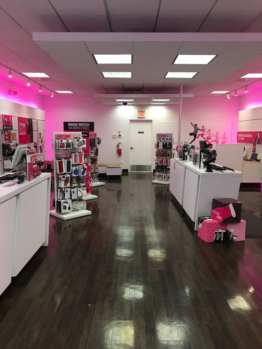 T-Mobile | 9430 Colerain Ave, Cincinnati, OH 45251, USA | Phone: (513) 923-1172