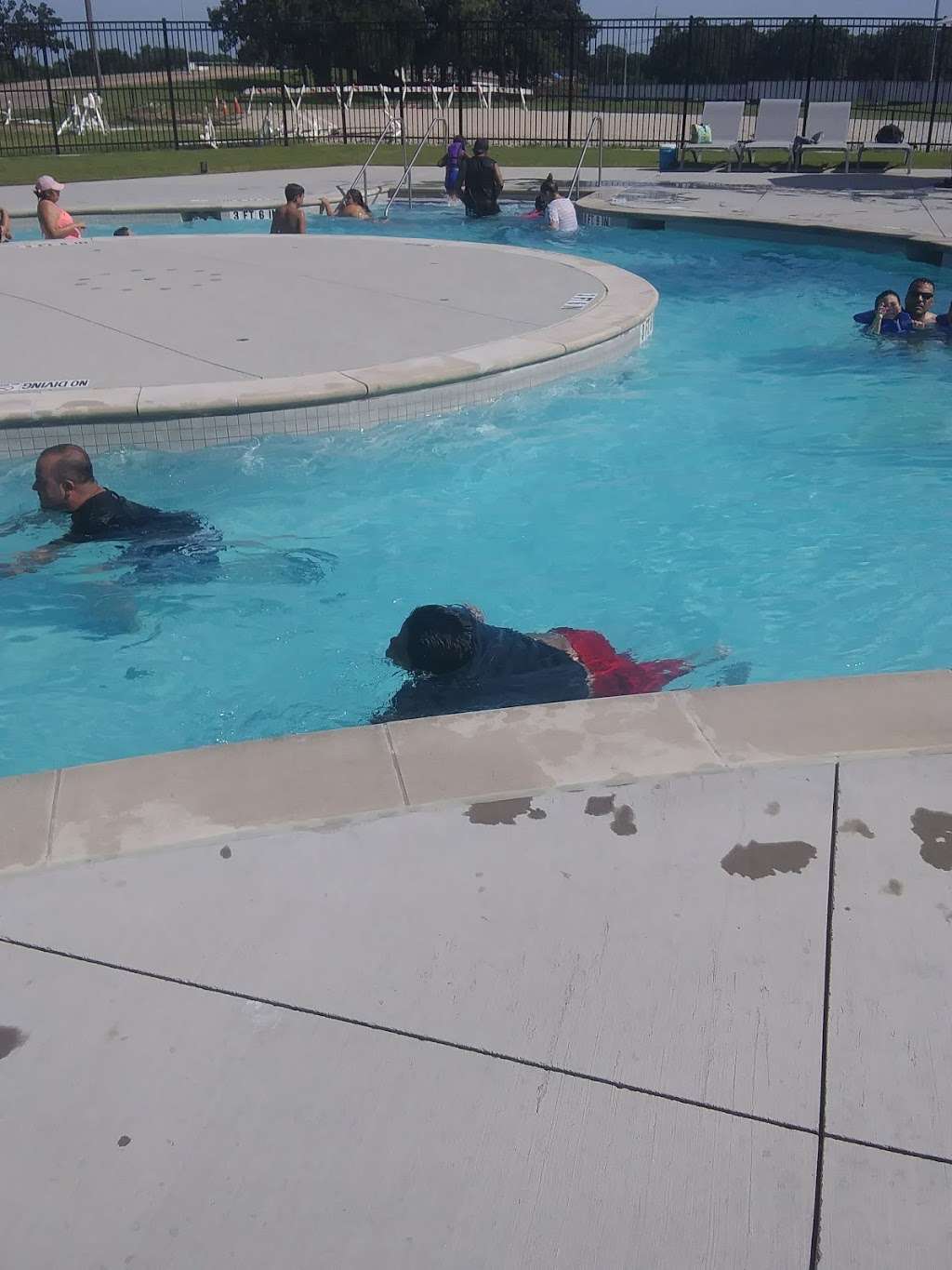 The Cove Aquatic Center at Crawford | 375 S Prairie Creek Rd, Dallas, TX 75217, USA | Phone: (214) 670-6720