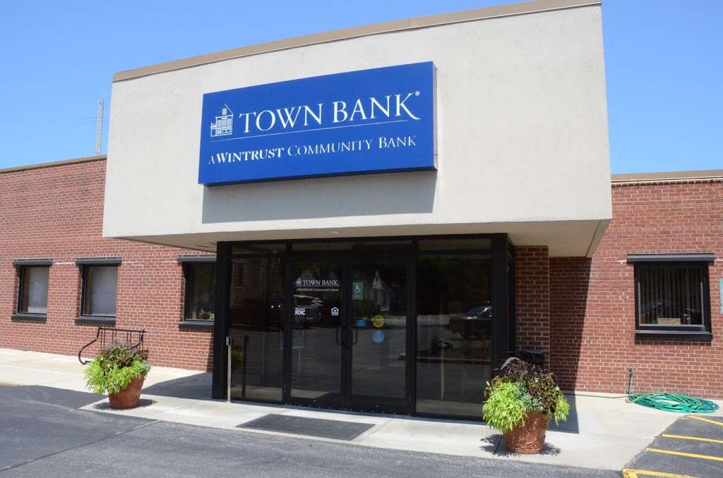 Town Bank | 400 Milwaukee Ave, Burlington, WI 53105, USA | Phone: (262) 763-3581