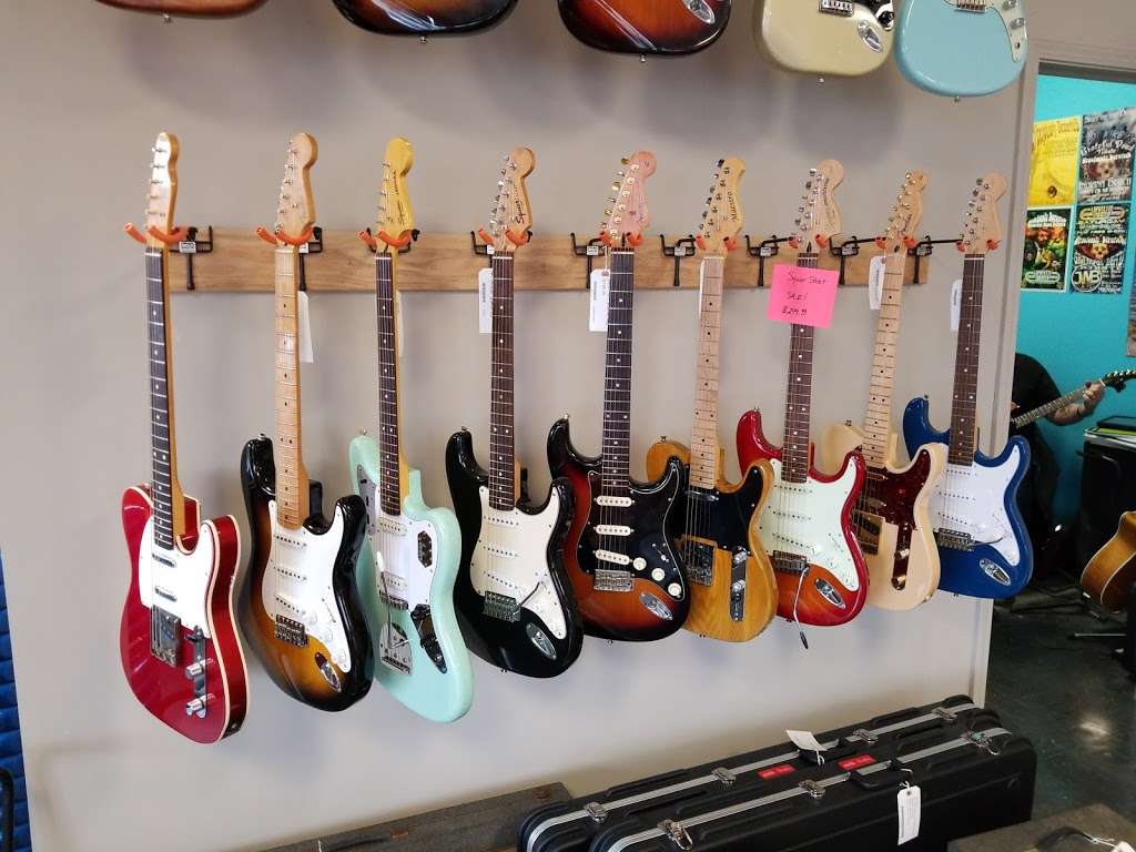 Dons Guitars | 115 Farabee Dr, Lafayette, IN 47905, USA | Phone: (765) 490-3631