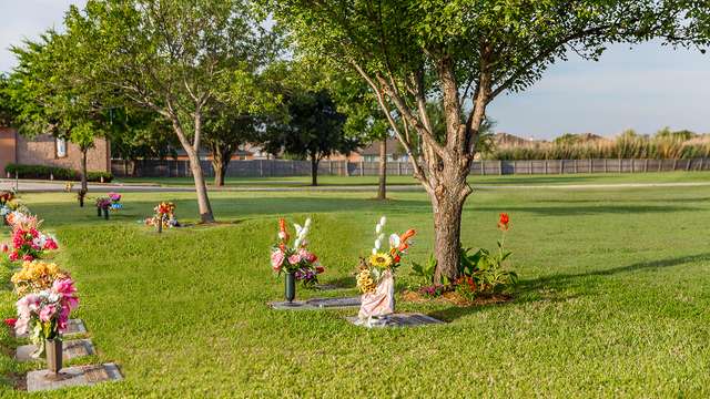 Holy Redeemer Cemetery | 1500 S Westmoreland Rd, DeSoto, TX 75115 | Phone: (972) 223-6554