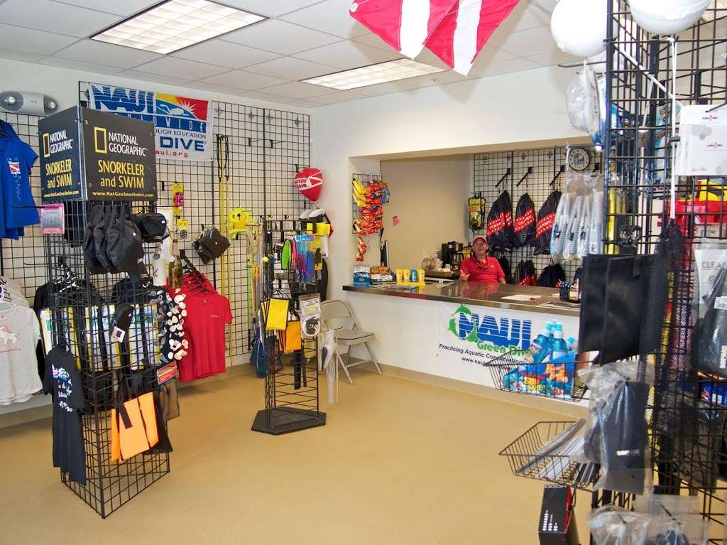 Blue Heron Bridge Scuba | 900 Blue Heron Blvd, Riviera Beach, FL 33404, USA | Phone: (561) 839-5130