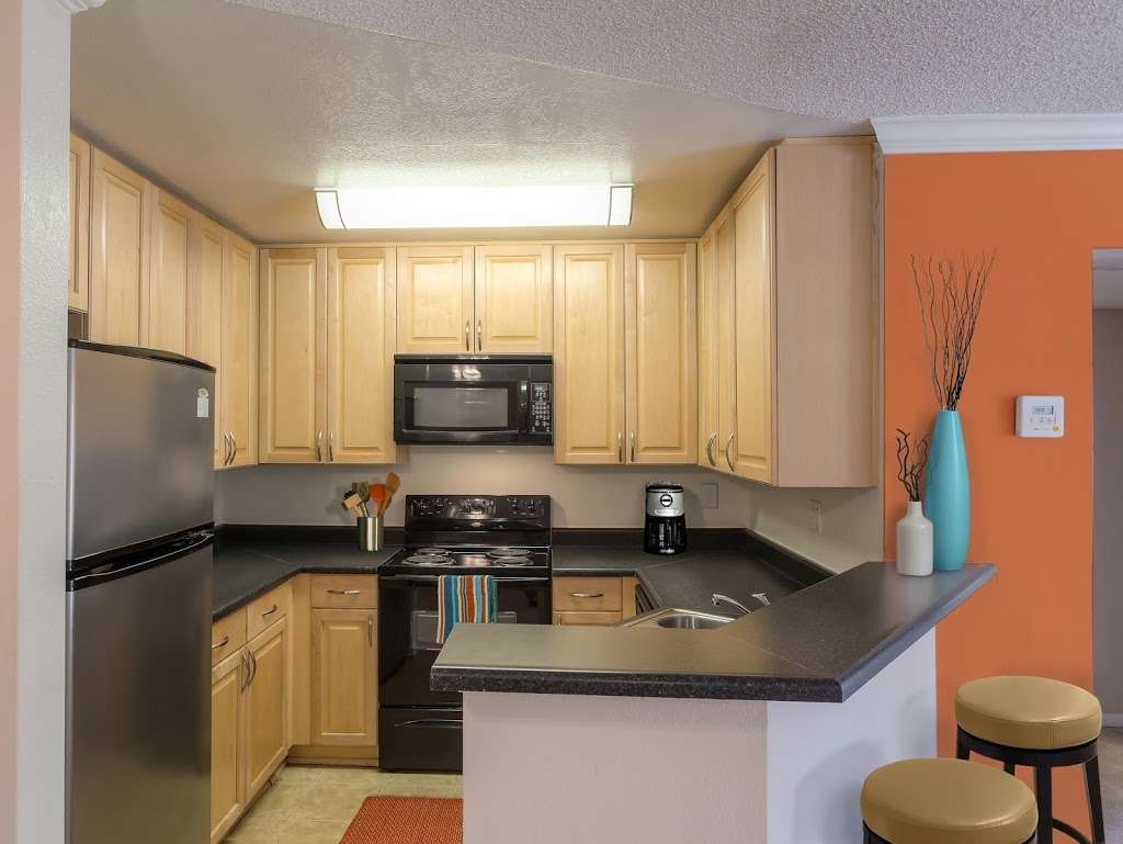 eaves Rancho Penasquitos | 10024 Paseo Montril, San Diego, CA 92129, USA | Phone: (858) 324-1114