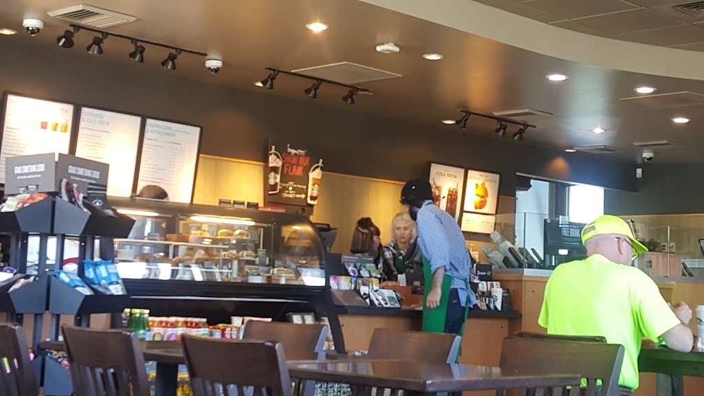 Starbucks | 2015 W Ryan Rd, Oak Creek, WI 53154, USA | Phone: (414) 761-5278