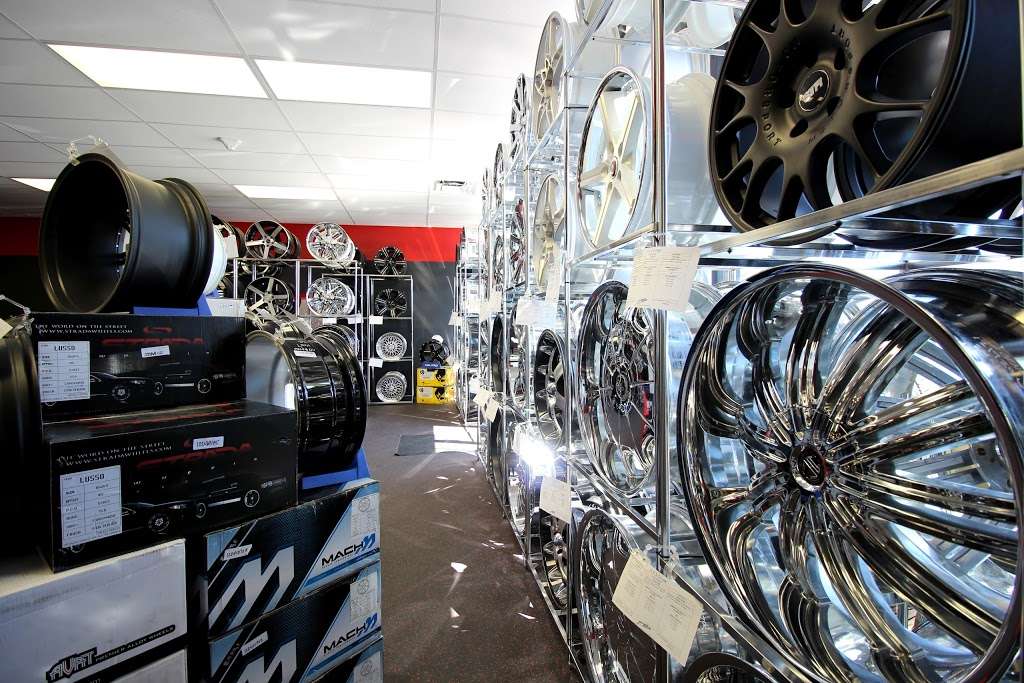 Rent-A-Wheel Custom Wheels & Tires in Orlando, FL | 483 N Semoran Blvd, Orlando, FL 32807 | Phone: (407) 282-0075