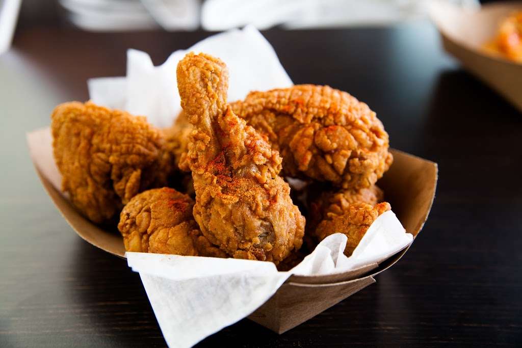 Big City Chicken | 900 E Grand Ave, Chicago, IL 60611, USA | Phone: (312) 546-7440