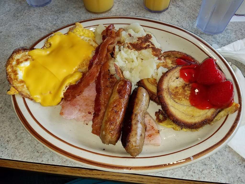 Mrs Vs Restaurant | 855 E Rollins Rd, Round Lake Beach, IL 60073, USA | Phone: (847) 223-0404