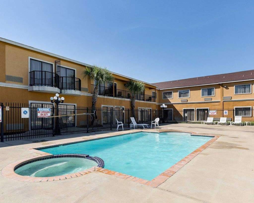 Quality Inn & Suites | 10155 North Fwy, Houston, TX 77037, USA | Phone: (713) 300-2329