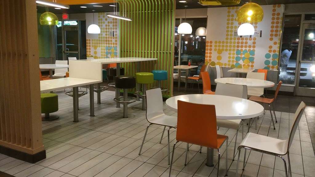 McDonalds | 501 W Imperial Hwy, Los Angeles, CA 90044, USA | Phone: (323) 756-9006