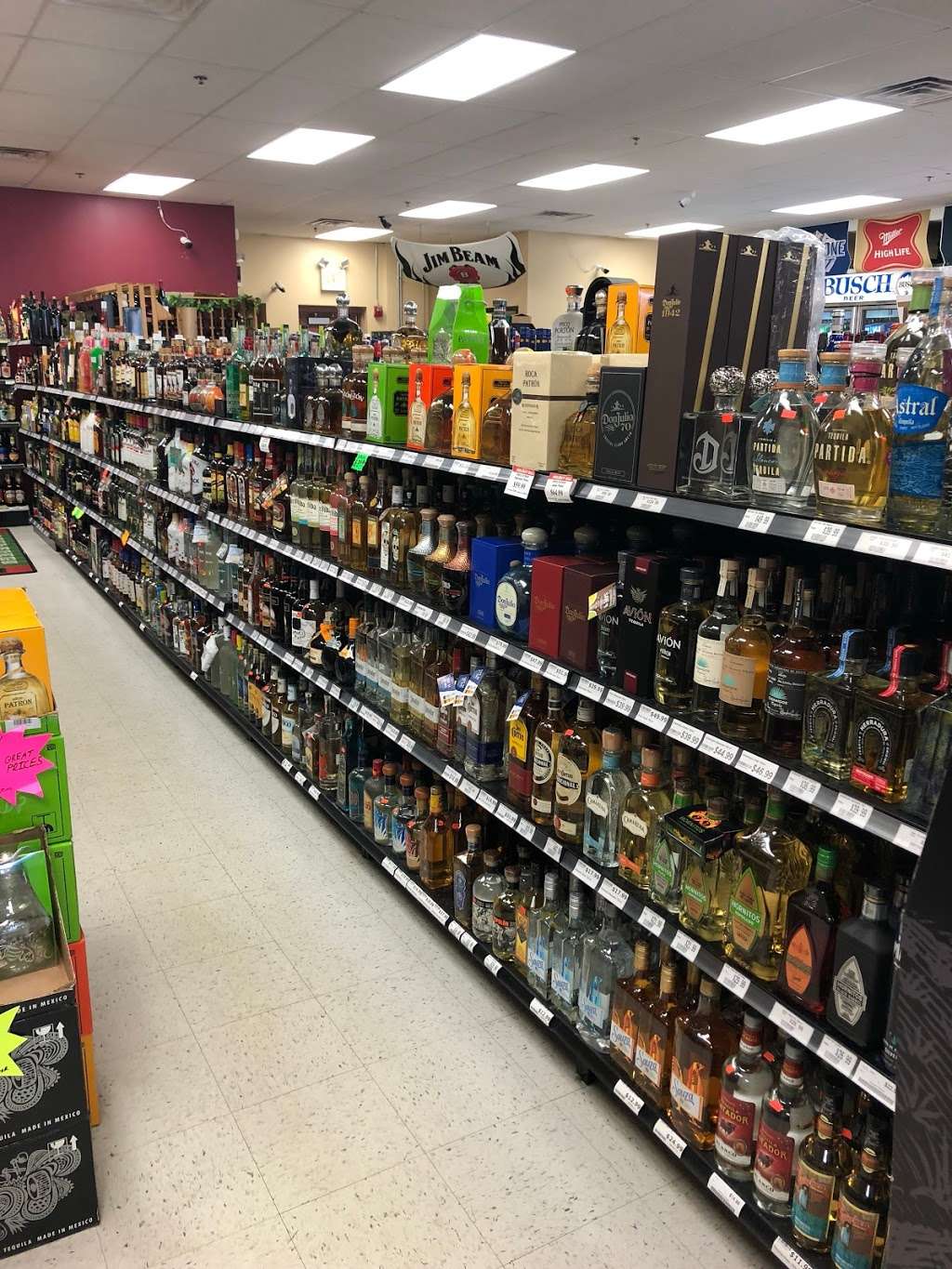 Shorewood Wine & Spirits | 1135 W Jefferson St, Shorewood, IL 60404, USA | Phone: (815) 744-9202