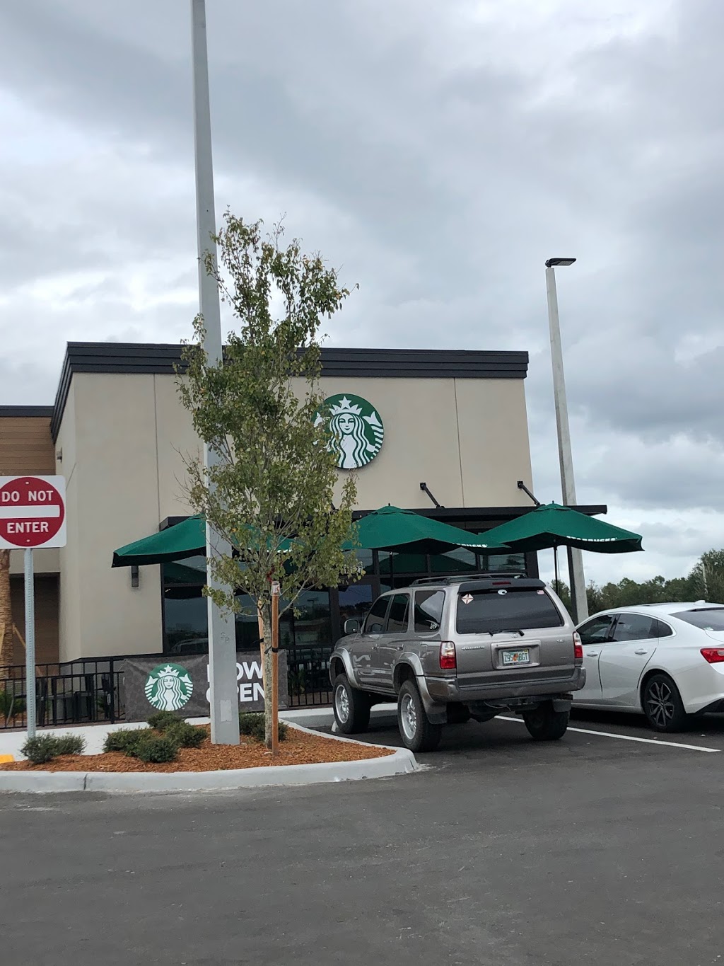 Starbucks | 13627 E Colonial Dr, Orlando, FL 32826, USA | Phone: (407) 768-9464