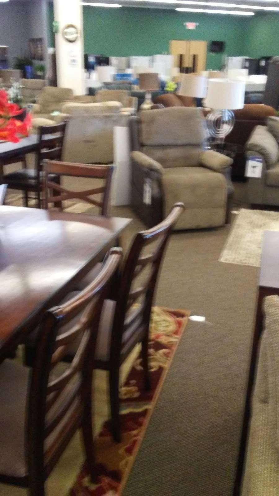 Aarons | 625 Park St, Belmont, NC 28012, USA | Phone: (704) 829-8023