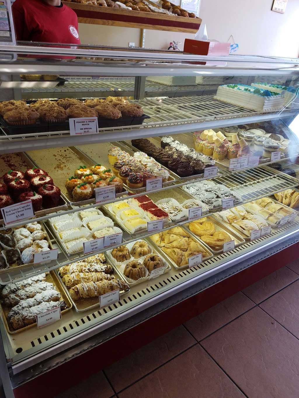 La Bonbonniere Bake Shoppe | 456 Elizabeth Ave #4, Somerset, NJ 08873, USA | Phone: (732) 564-1313