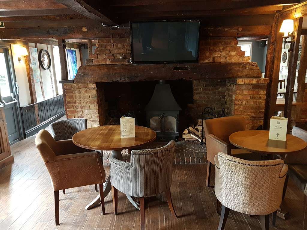 Vauxhall Inn | Vauxhall Ln, Tonbridge TN11 0NA, UK | Phone: 01732 773111