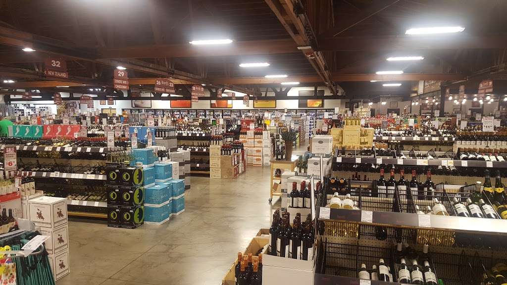 Binnys Beverage Depot | 3447 95th St, Evergreen Park, IL 60805, USA | Phone: (708) 237-7660