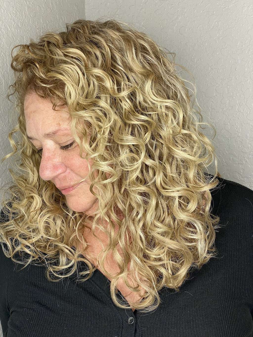 Rosi Curls | 4313 E County Rd 466 suite 104, Oxford, FL 34484, USA | Phone: (347) 606-5237