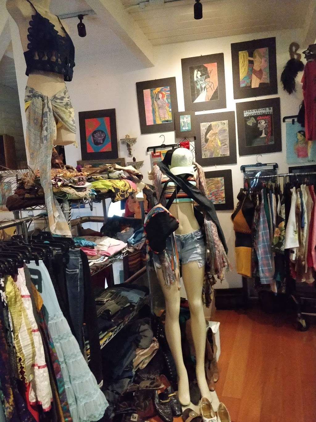 Cherry Moon Boutique | 652 S Coast Hwy, Laguna Beach, CA 92651, USA | Phone: (949) 338-2974