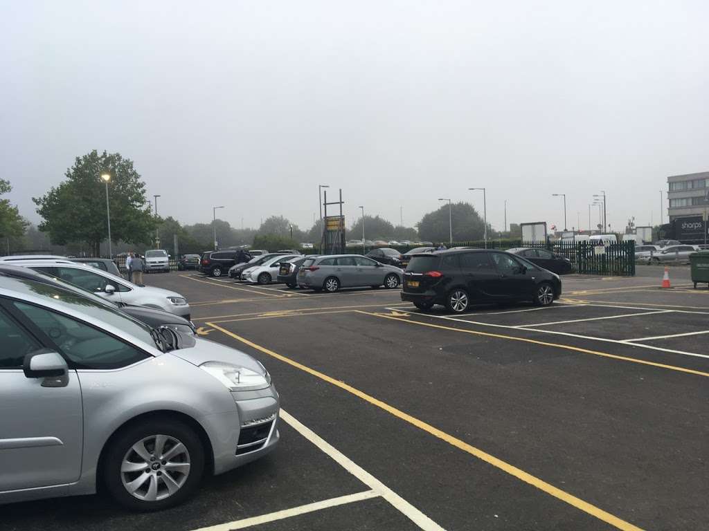 Uber Car Park Gatwick | Crawley, Gatwick RH6 0PB, UK