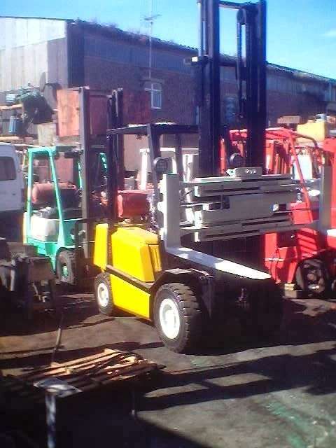 FORKTRUCKS LONDON | Perry Road, Chequers Lane, Dagenham RM9 6LE, UK | Phone: 020 8595 0007