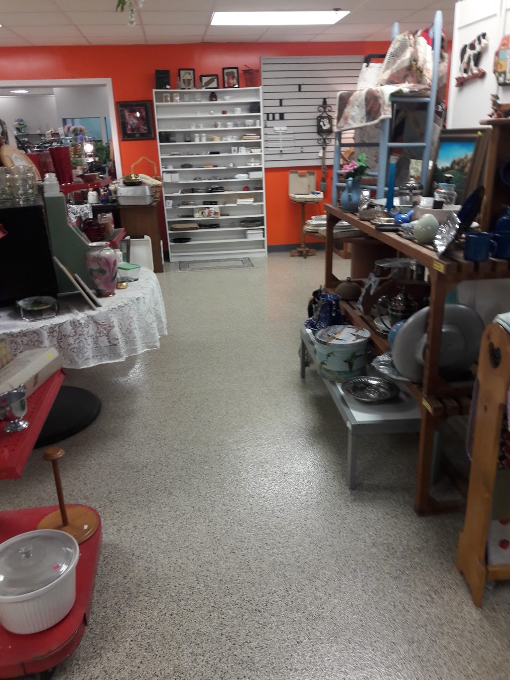 Pivotal Point Thrift Shoppe | 4826 Frederick Ave, St Joseph, MO 64506, USA | Phone: (816) 259-5074