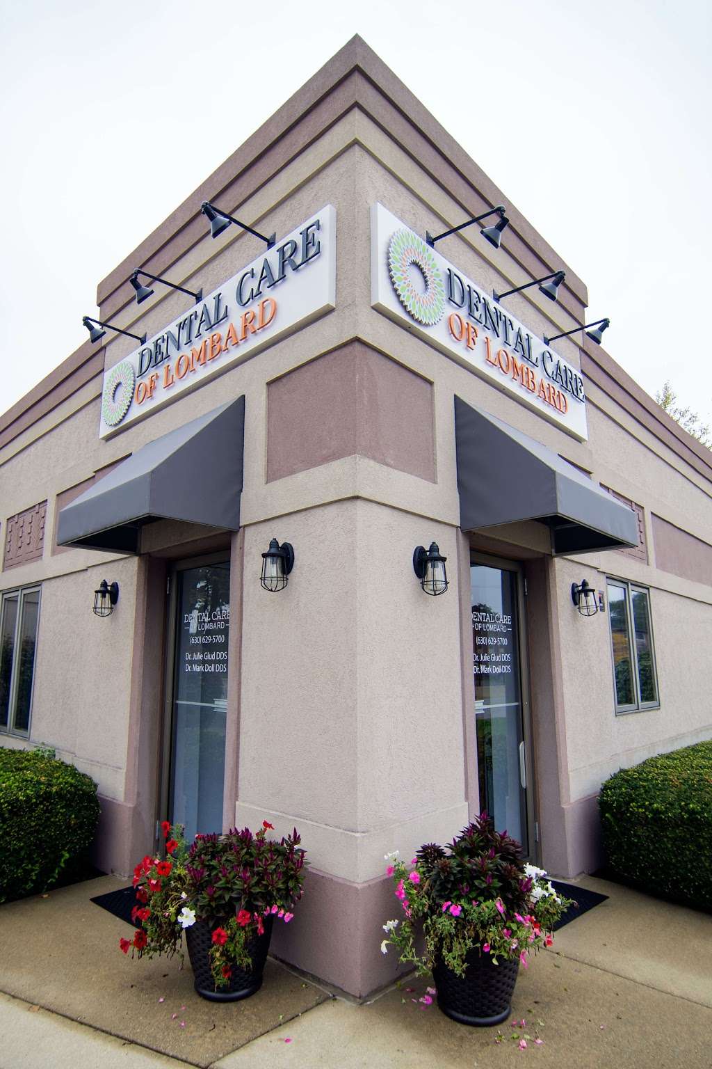 Dental Care of Lombard | 120 E St Charles Rd, Lombard, IL 60148, USA | Phone: (630) 629-5700