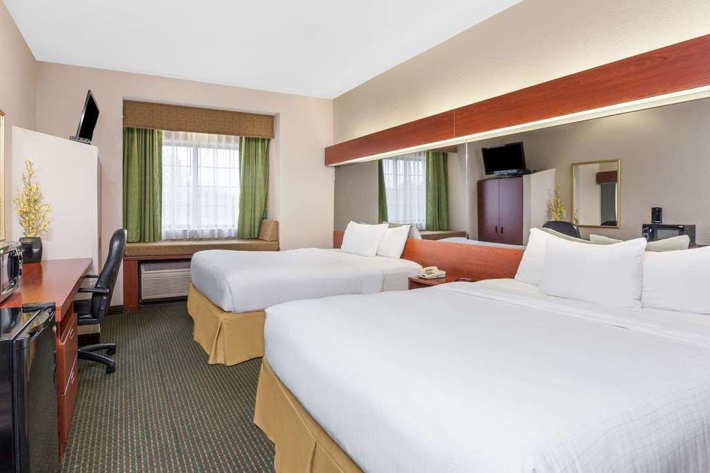 Days Inn by Wyndham near Kansas Speedway | 7721 Elizabeth Ave, Kansas City, KS 66112, USA | Phone: (913) 624-3459