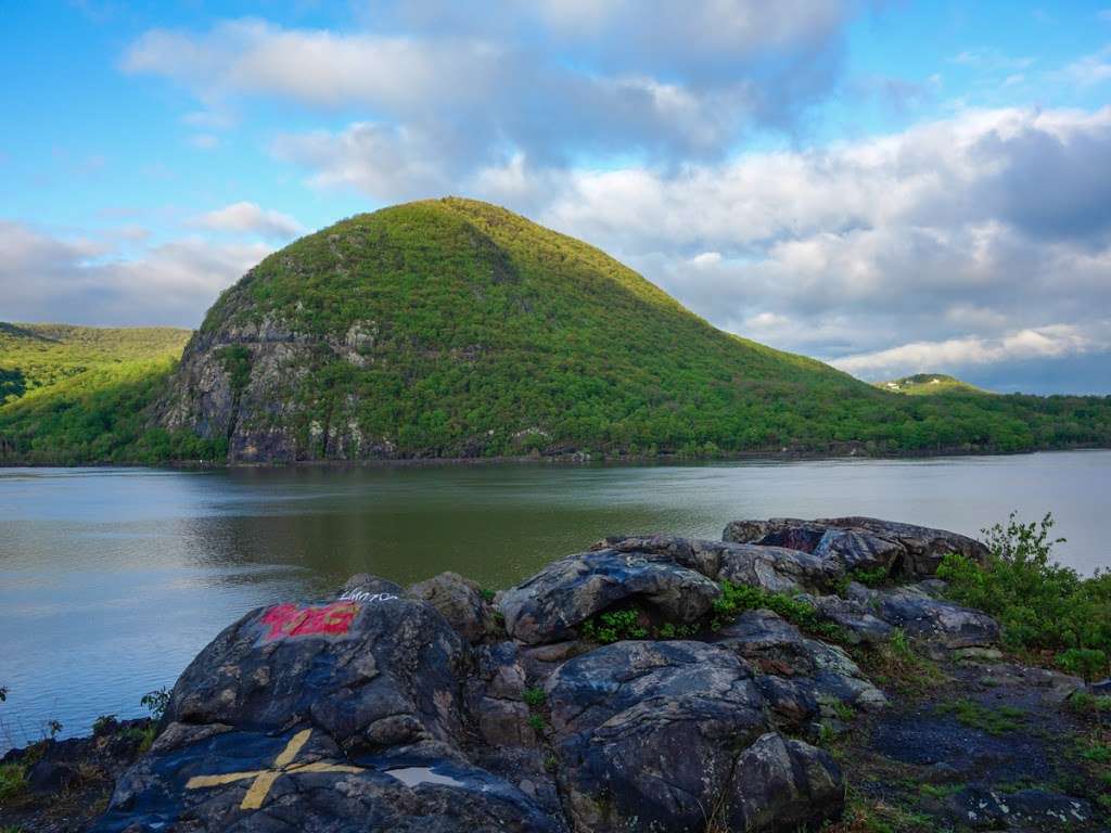 Breakneck Mountain Trailhead | 482-, 498 Bear Mountain-Beacon Hwy, Cold Spring, NY 10516, USA