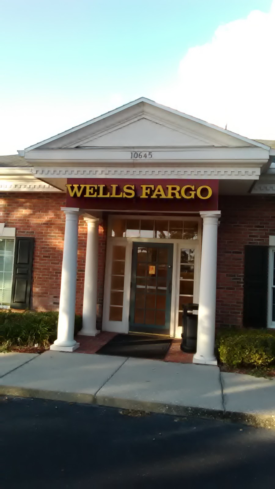 Wells Fargo Bank | 10645 US-441, Leesburg, FL 34788, USA | Phone: (352) 323-8550