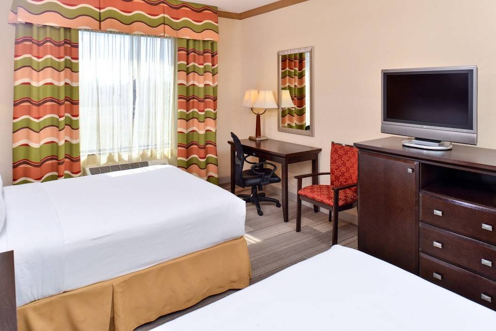 Holiday Inn Express & Suites Dallas South - Desoto | 1310 E Wintergreen Rd, DeSoto, TX 75115, USA | Phone: (972) 224-3100